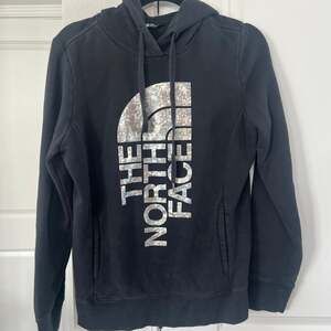 The North Face Women’s Trivert Hoodie | Pullover Logo Sweatshirt